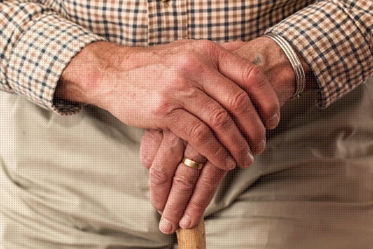 hands 981400_1280